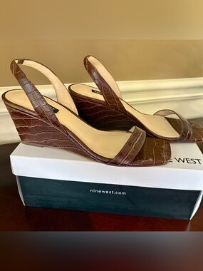 Nine West Brown Croc-Embossed Wedge Slingbacks